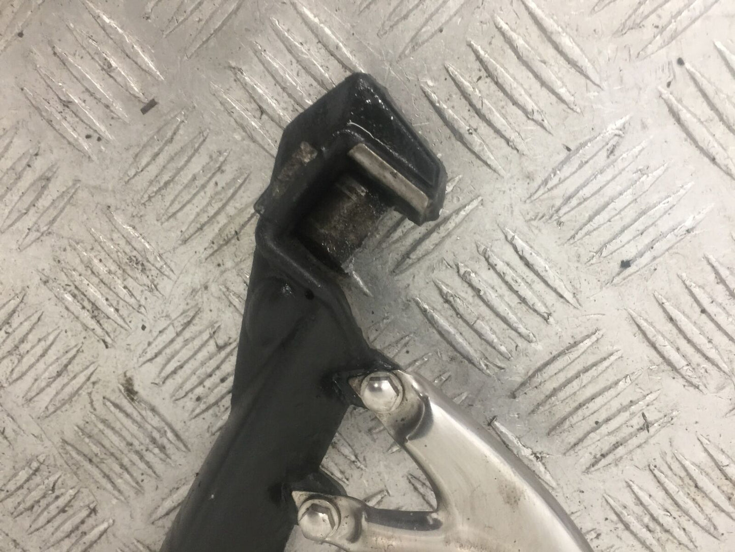 TRIUMPH 1050 SPRINT RIGHT REAR HANGER YEAR 2004-2007 (STOCK 888)