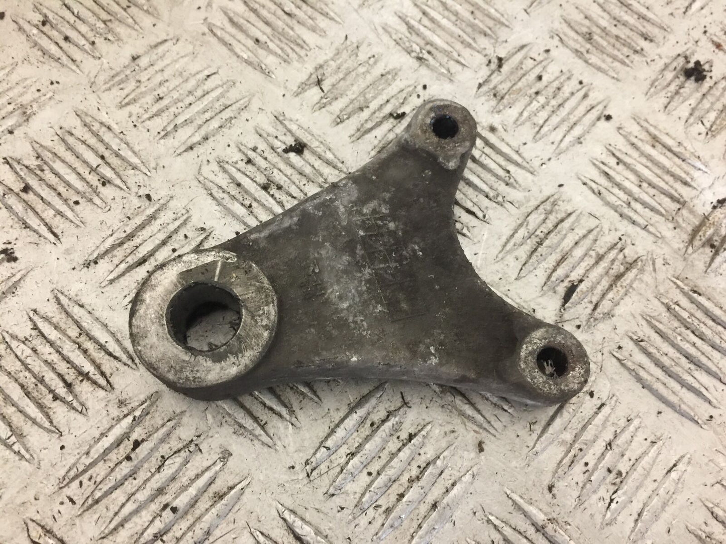 SUZUKI SV650 SV 650 REAR CALIPER BRACKET YEAR 1999 (STOCK 681)