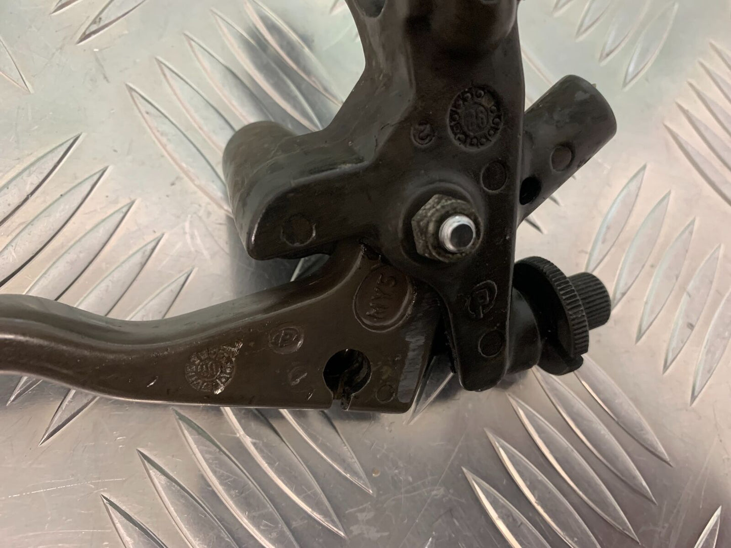 HONDA NT650 V DEAUVILLE CLUTCH LEVER AND BRACKET YEAR 1999 (STOCK 937)