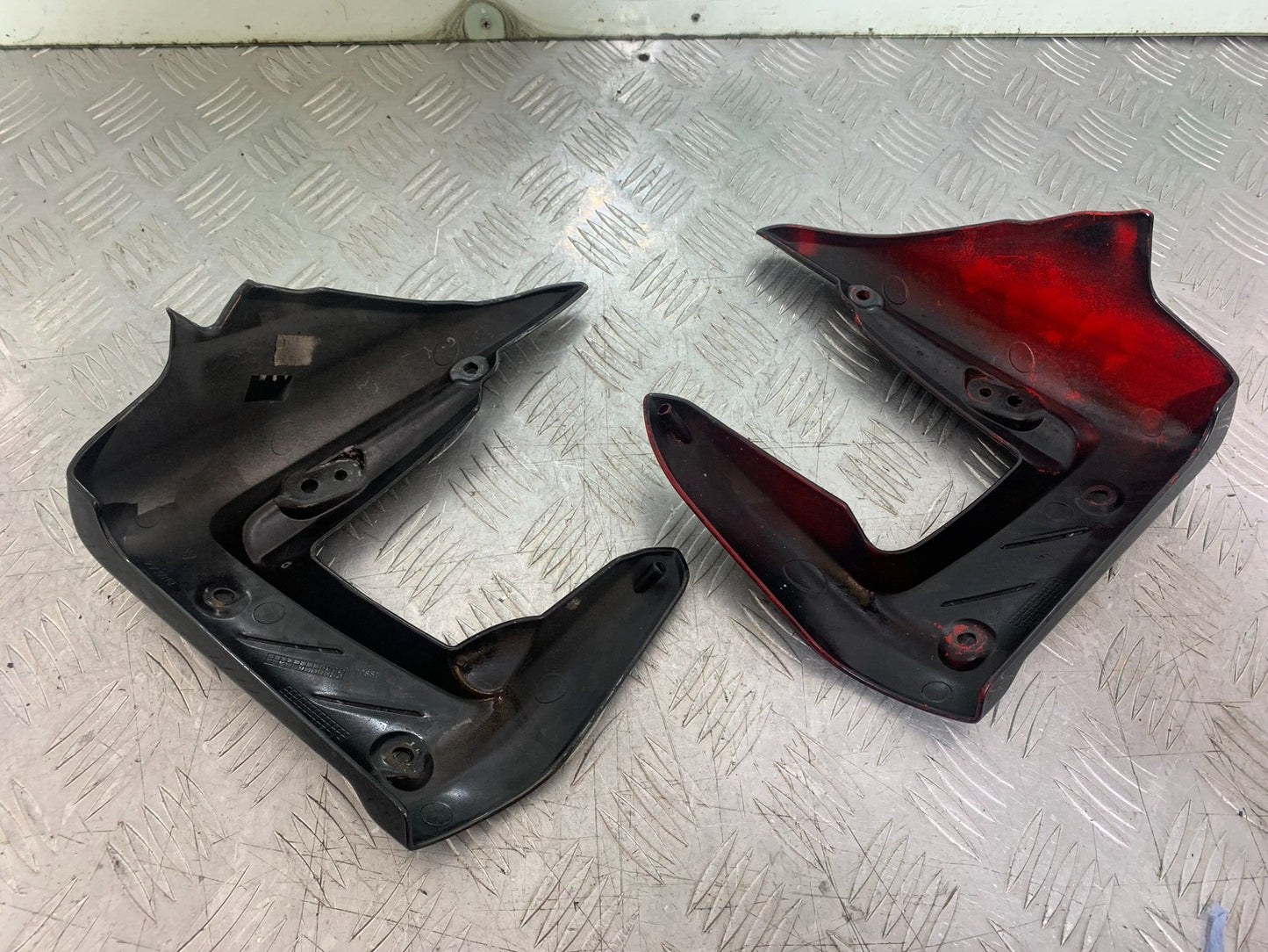 TRIUMPH 675 STREET TRIPLE R LEFT & RIGHT RADIATOR PANELS YEAR 2013-16 (CMB1221)