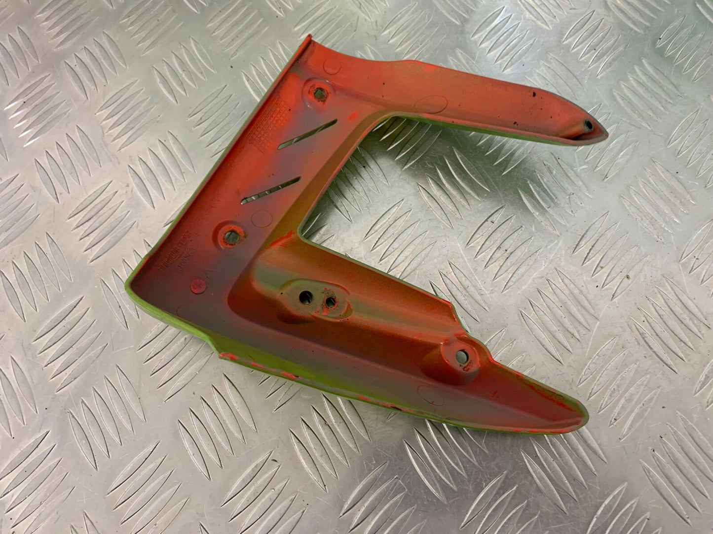 TRIUMPH 675 STREET TRIPLE LEFT RADIATOR COWL YEAR 2008 (STOCK 984)