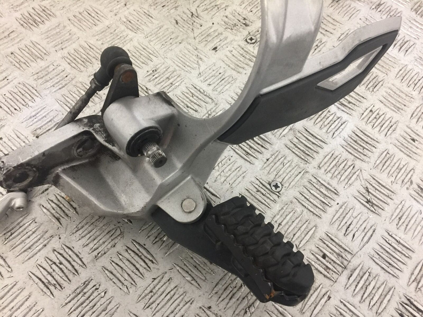 TRIUMPH 1200 TIGER EXPLORER FRONT LEFT HANGER YEAR 2015 (STOCK 673)