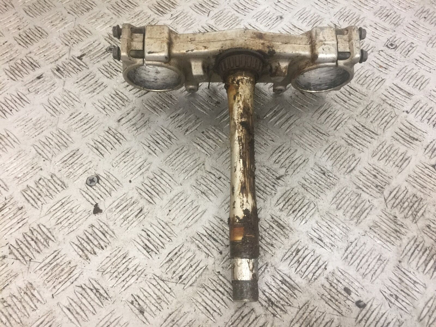 YAMAHA YZF250 YZF 250 BOTTOM YOKE YEAR 2004 (STOCK 792)