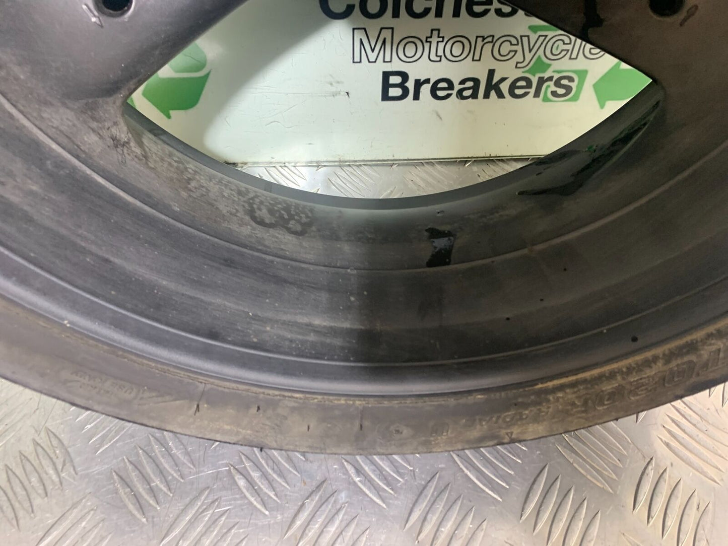 TRIUMPH 955i SPRINT ST REAR WHEEL YEAR 1999-2004 (CMB1124)