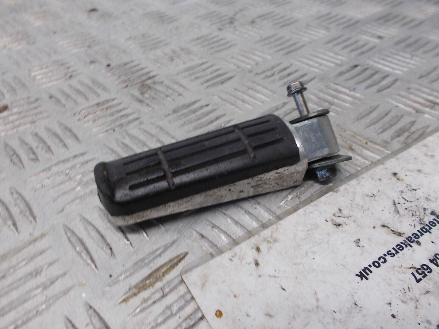 YAMAHA FZS600 FAZER 600 LEFT REAR PEG YEAR 1998 2002