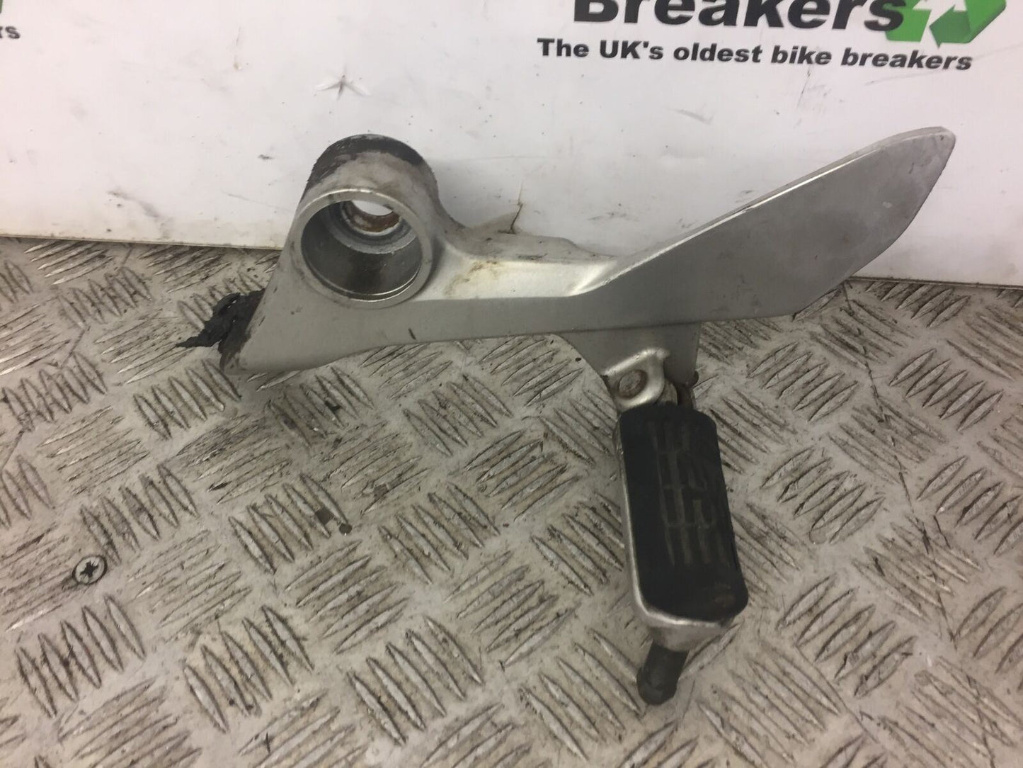 HONDA VFR800 VFR 800 FRONT LEFT HANGER YEAR 1998-2001 (PRE V-TEC)