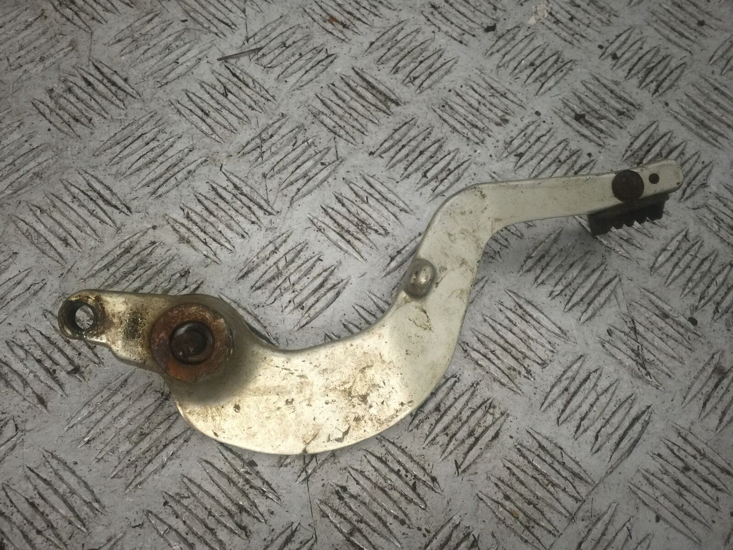 YAMAHA YZF250 YZF 250 REAR BRAKE PEDAL YEAR 2004 (STOCK 792)