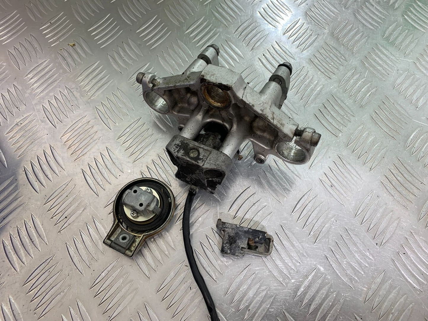YAMAHA SR125 SR 125 LOCKS AND KEY YEAR 1996-2003 (CMB1021)