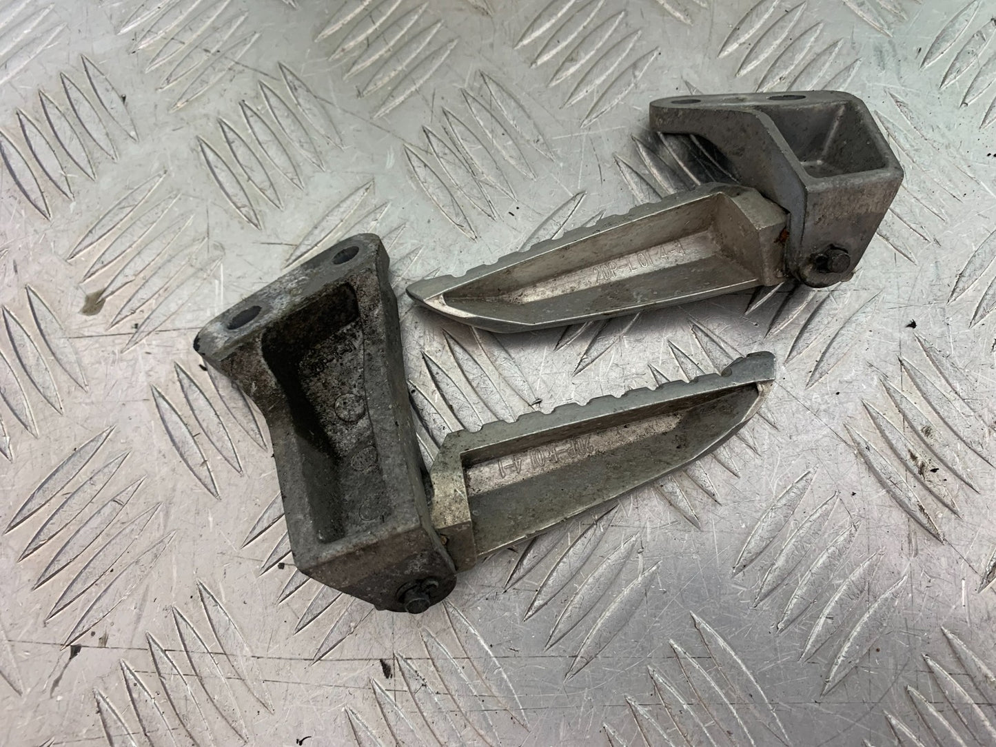 YAMAHA XMAX 125 XMAX-125 FOOTPEGS YEAR 2015-2020 (CMB1266)