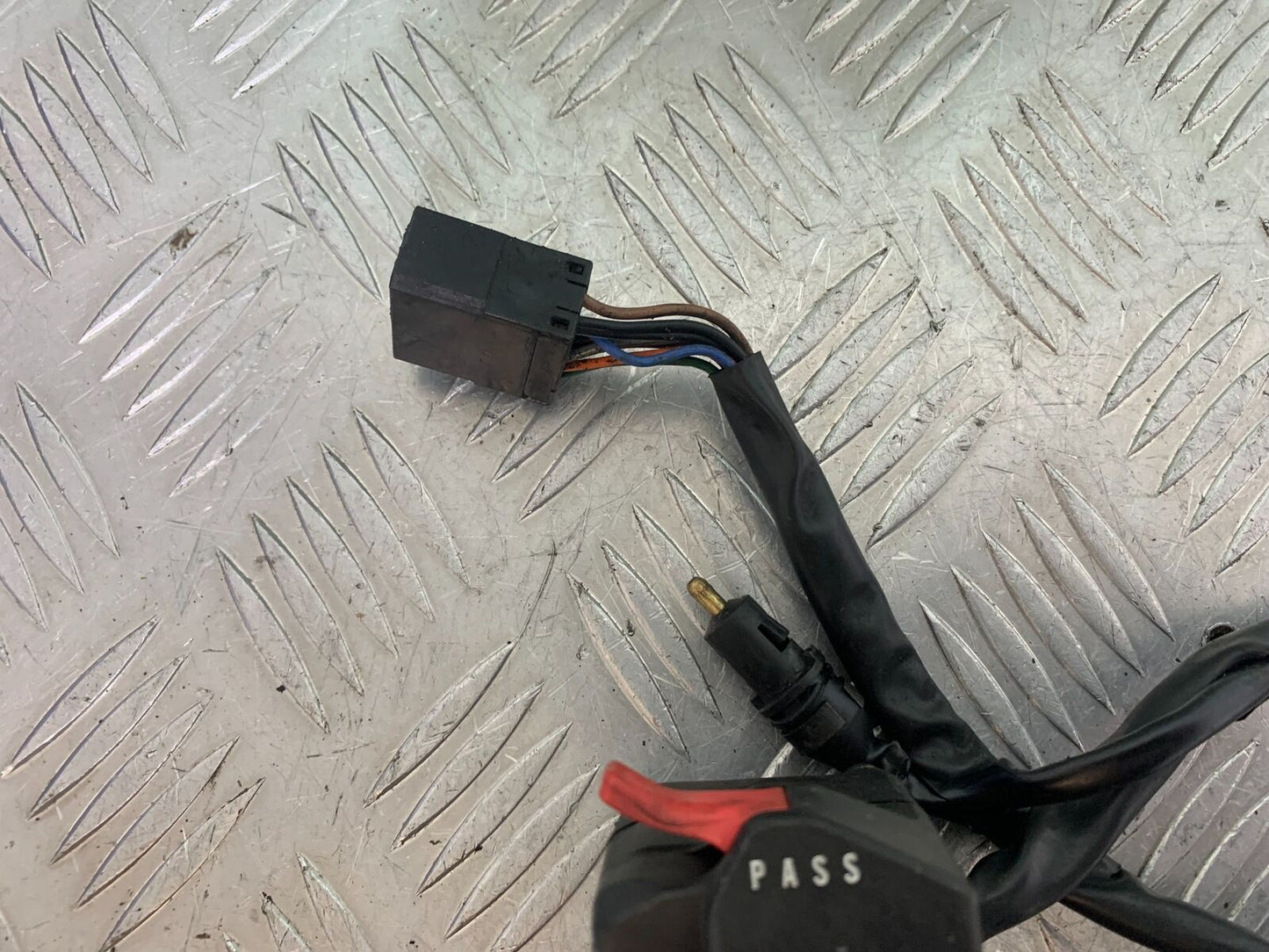 TRIUMPH 1050 SPRINT ST LEFT SWITCH GEAR YEAR 2004-2007 (CMB1089)