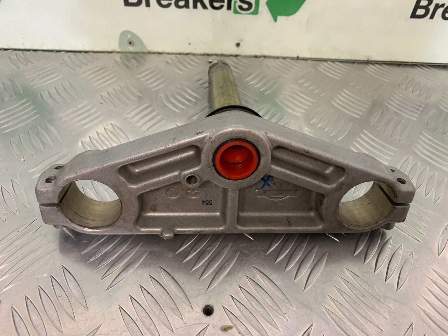 TRIUMPH 1050 SPRINT BOTTOM YOKE YEAR 2004-2007 (STOCK 956)