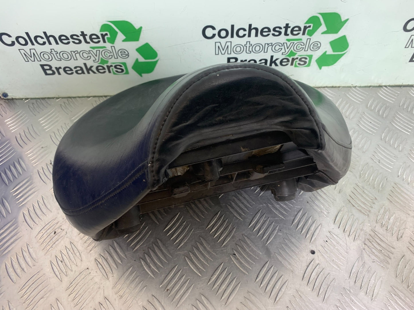 YAMAHA XVS 1100 DRAGSTAR FRONT SEAT YEAR 2000-2007 (CMB1108)