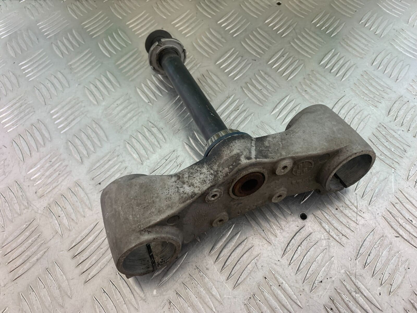 APRILIA 650 PAGASO STRADA BOTTOM YOKE YEAR 2005-2010 (CMB1057)