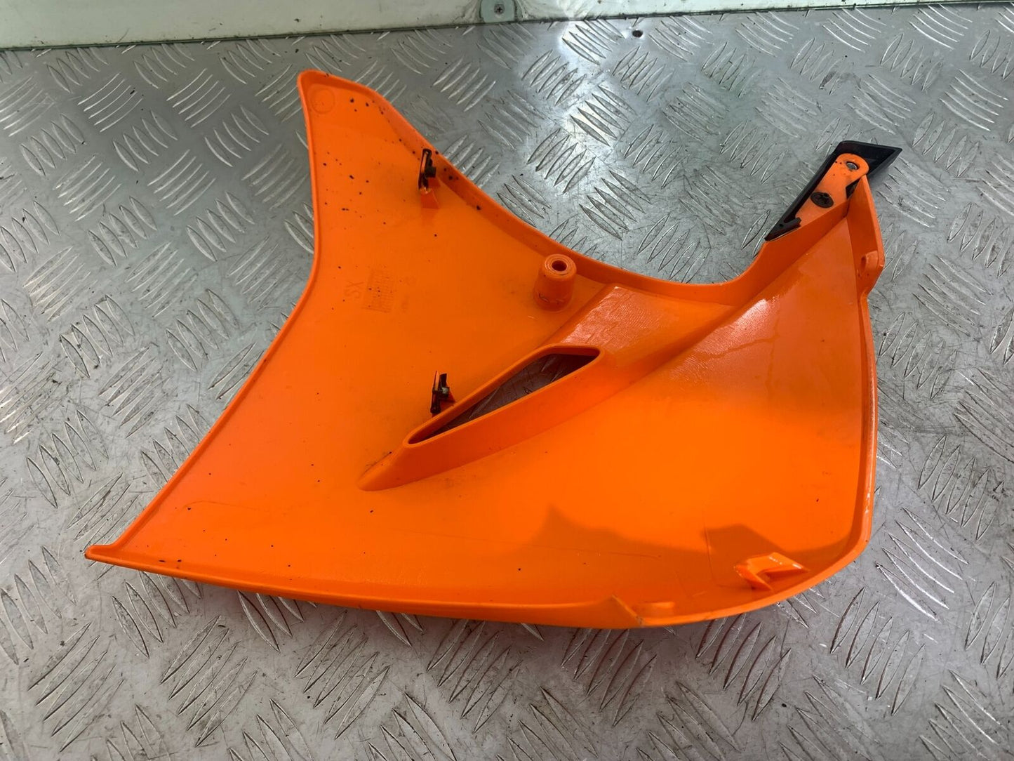 YAMAHA XT125 X XT 125 X LEFT TANK PANEL 2005-2011 (CMB1097)
