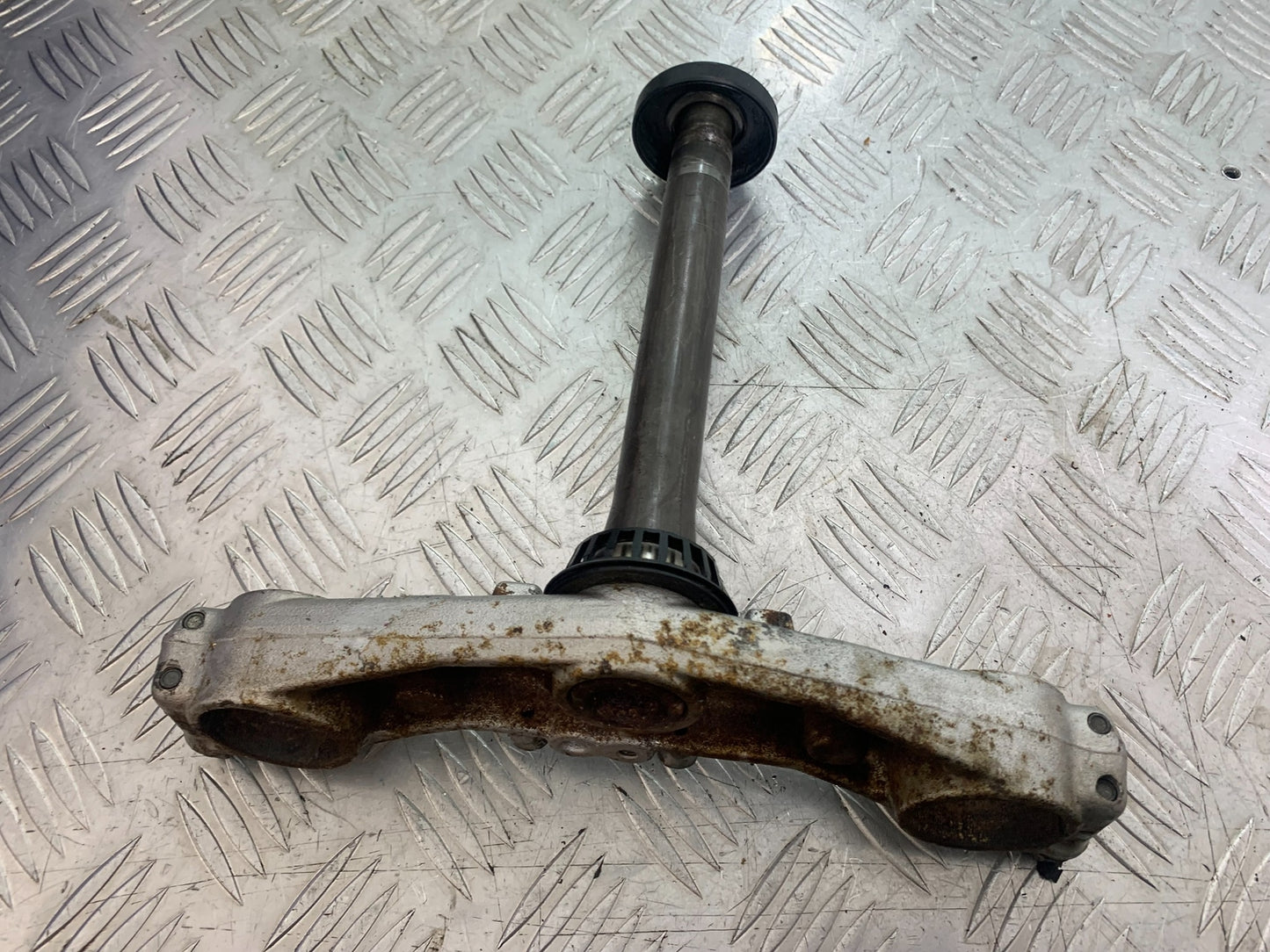 SUZUKI GSF600 GSF 600 BANDIT BOTTOM YOKE YEAR 2001-2003 (CMB1157)