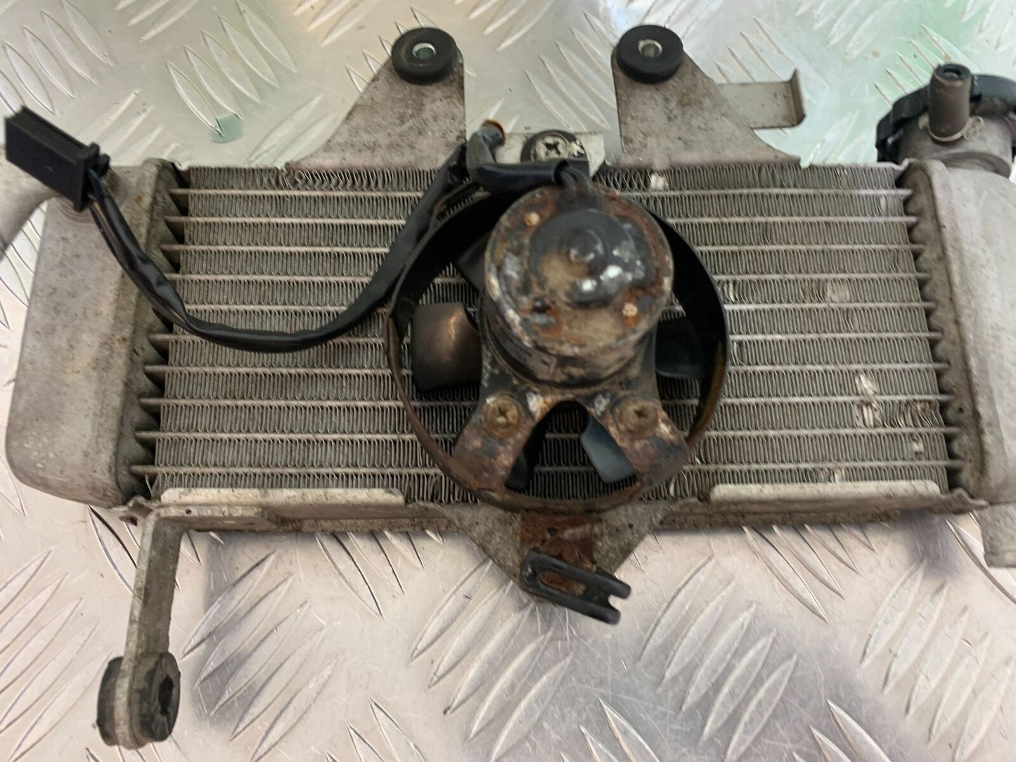 HONDA XL125 VARADERO RADIATOR YEAR 2007-2013 (CMB1019)