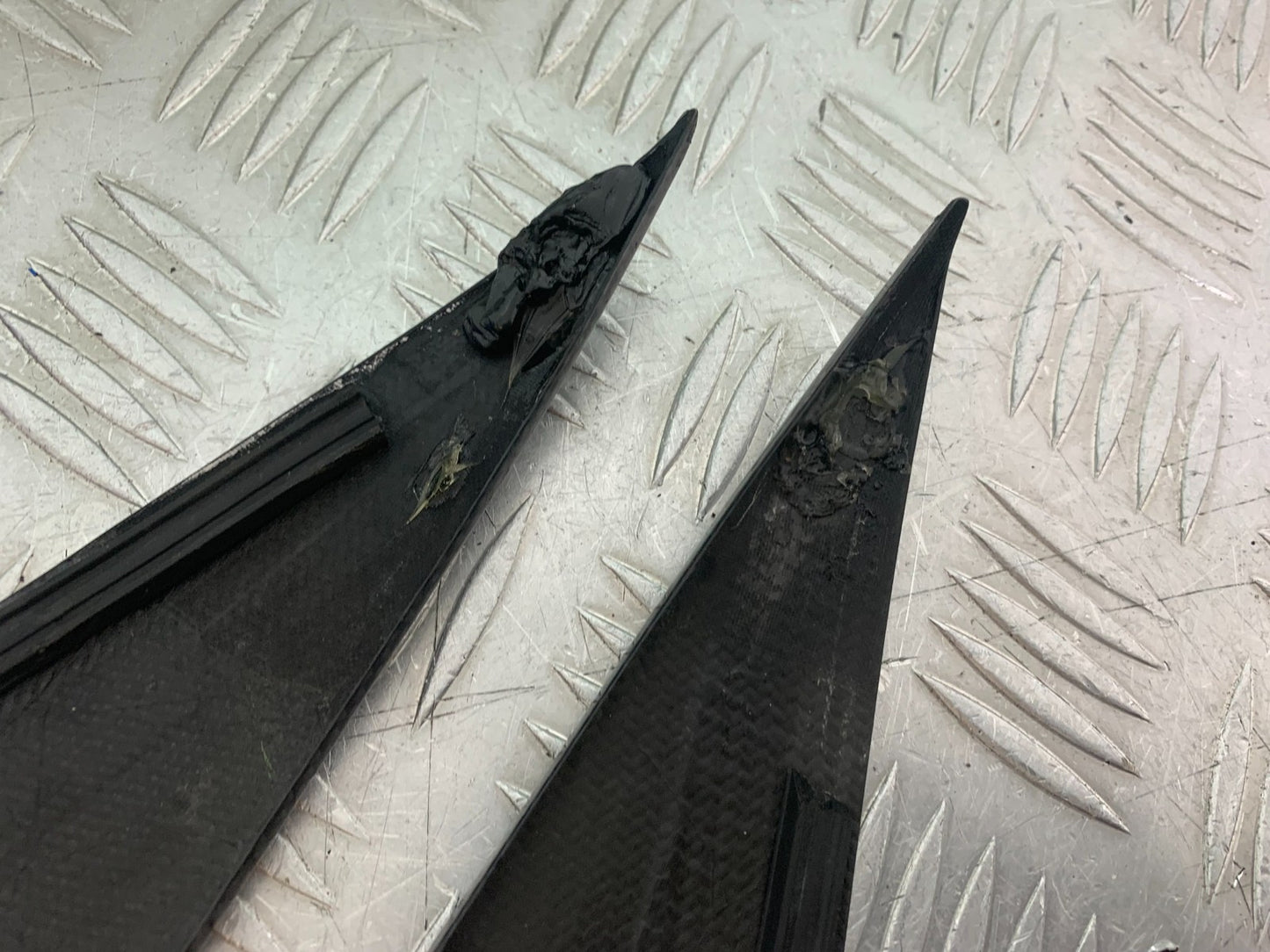 YAMAHA YZF R1 4C8 LEFT & RIGHT CARBON SIDE TRIM YEAR 2007-2008 (CMB1237)