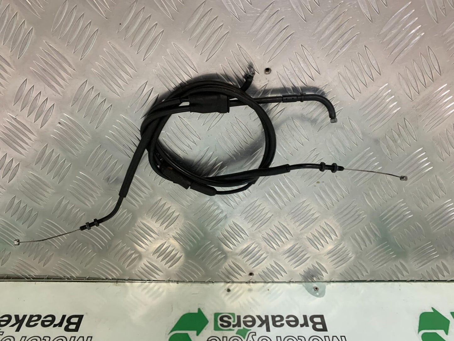 TRIUMPH SPEED TRIPLE R 1050 THROTTLE CABLES YEAR 2014 (STOCK 934)