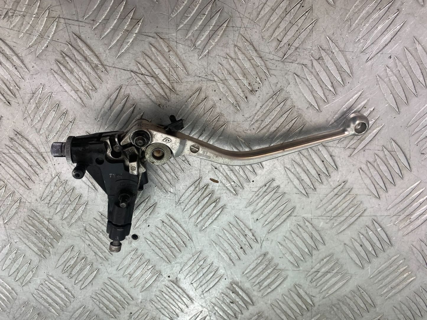 TRIUMPH TIGER 800 XRT CLUTCH LEVER AND BRACKET 2018-2020 (CMB1193)