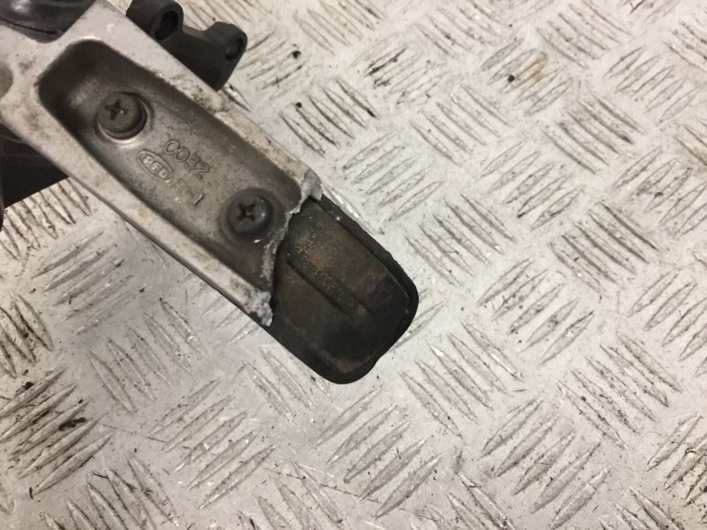 KAWASAKI ZZR1400 ZZR 1400 FRONT RIGHT HANGER YEAR 2011 (STOCK 802)