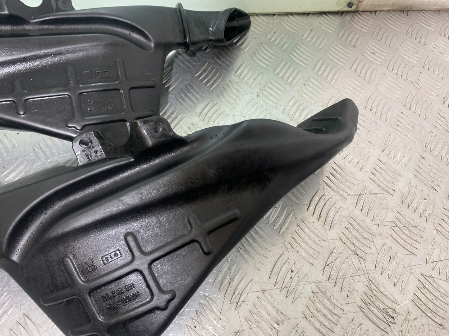 HONDA CBR1100 BLACKBIRD AIR TUBES YEAR 1999-2005 (CMB1232)