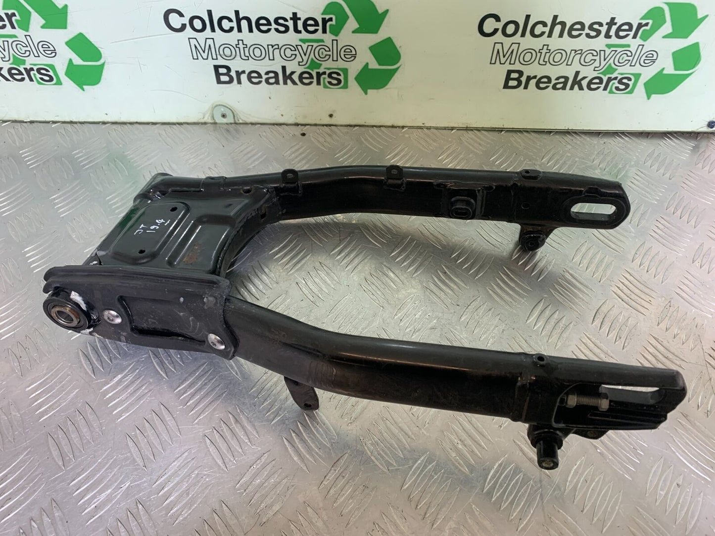 TRIUMPH BONNEVILLE T100 SWINGARM YEAR 2017-2021 (CMB1084)