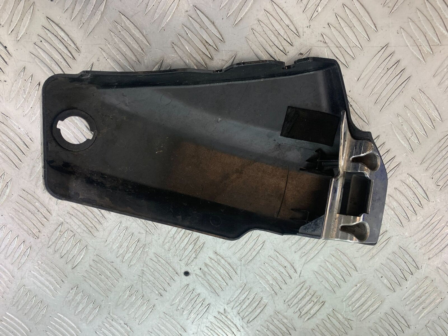 YAMAHA XVS 1100 DRAGSTAR LEFT SIDE PANEL YEAR 2000-2007 (CMB1108)