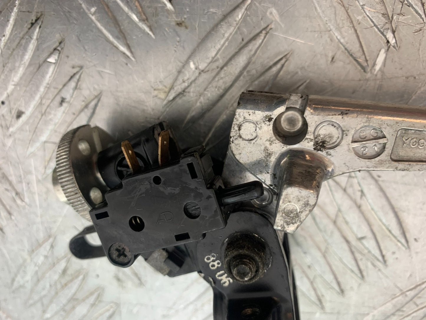 YAMAHA YZF R1 4XV CLUTCH LEVER AND BRACKET YEAR 1998-99 (CMB1291)