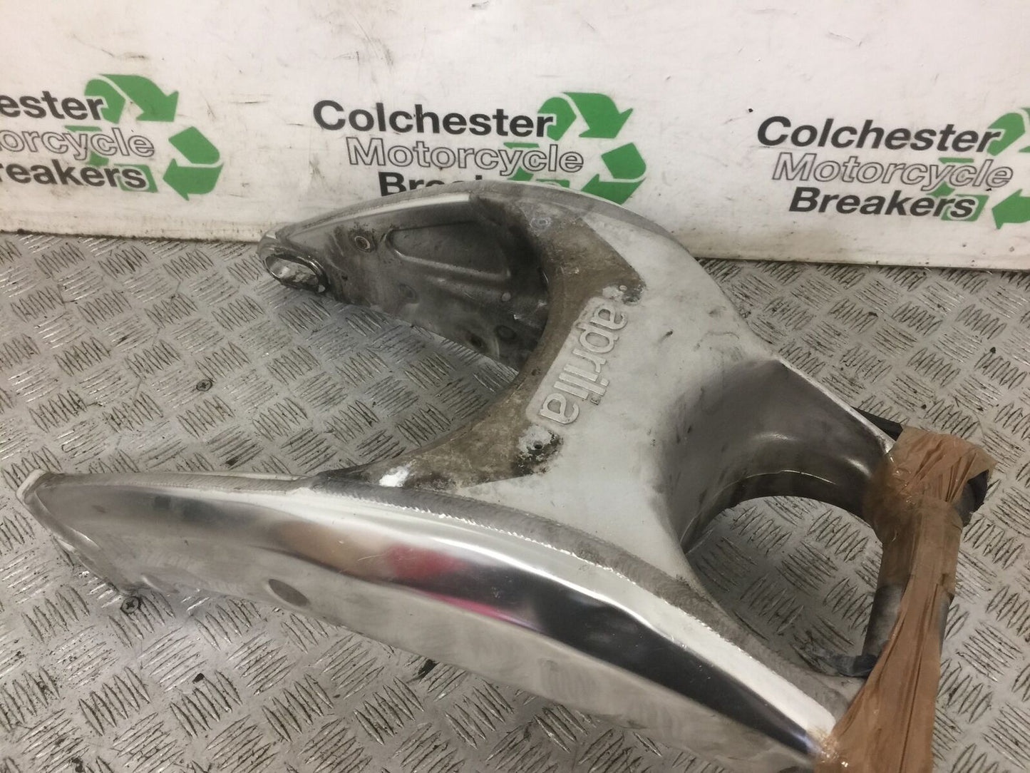 APRILIA RSV1000 RSV 1000 SWINGARM YEAR 1999 2000 (STOCK 770)