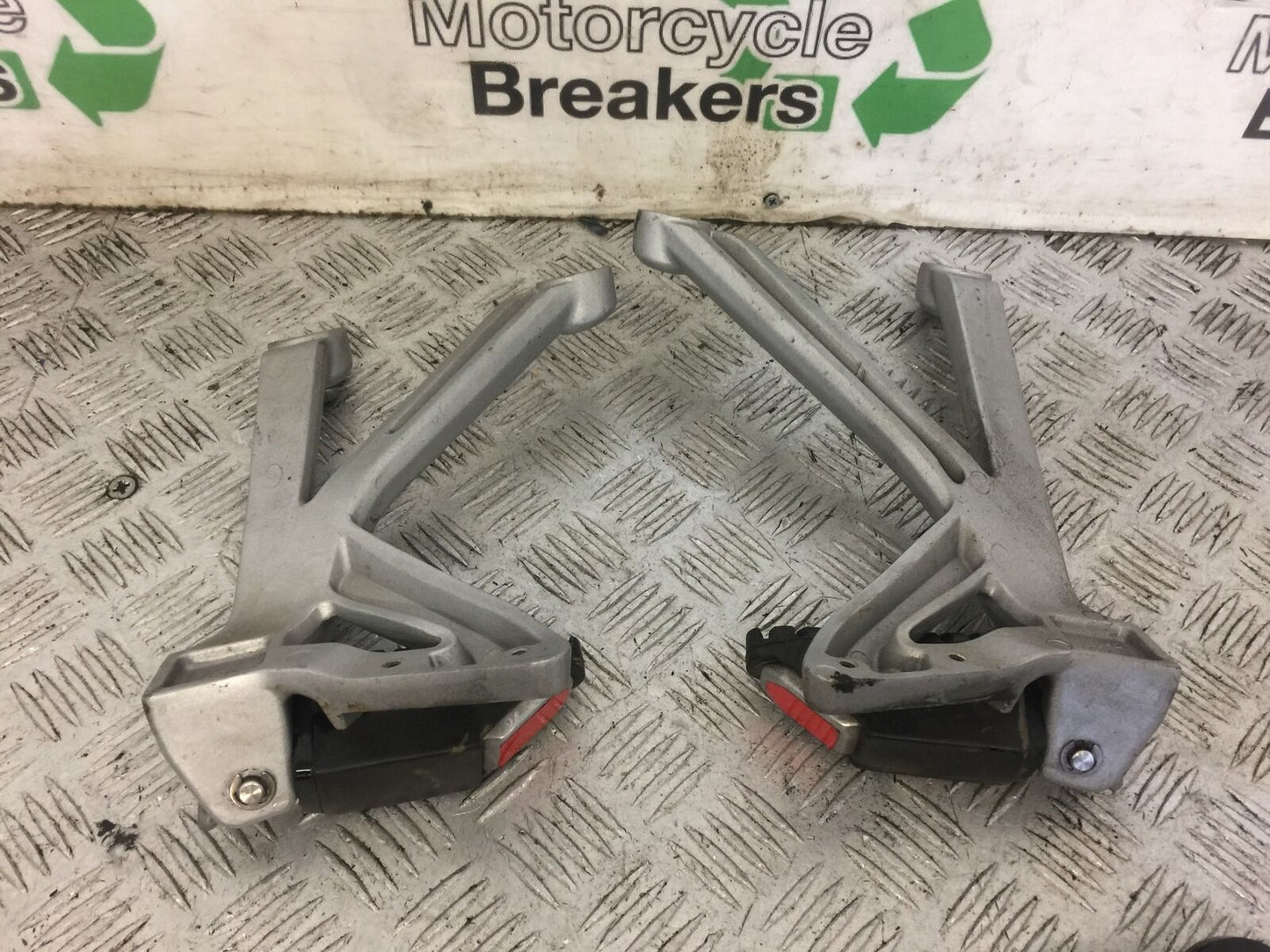 TRIUMPH 1200 TIGER EXPLORER REAR HANGERS AND PEGS YEAR 2015 (STOCK 673)