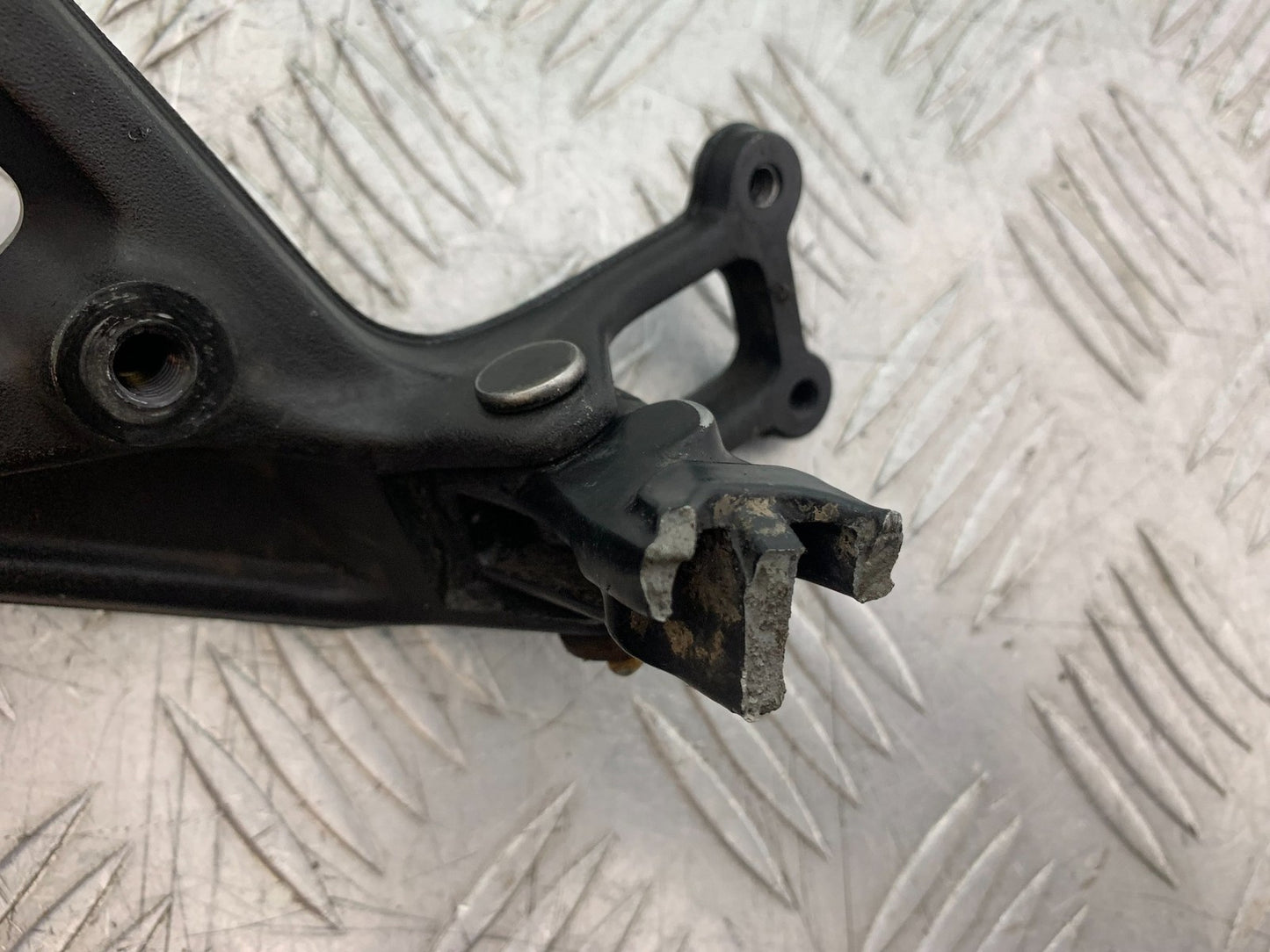 KTM DUKE 125 FRONT LEFT HANGER YEAR 2017-2022 (CMB1274)