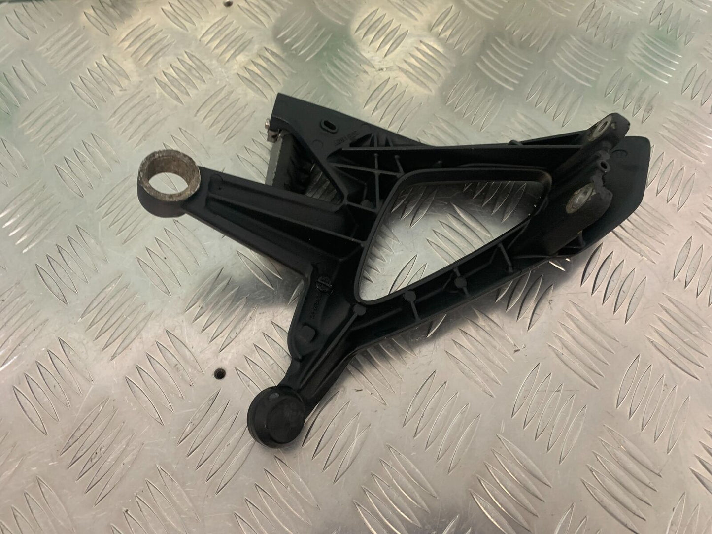 TRIUMPH 1050 SPRINT GT RIGHT REAR HANGER YEAR 2010-2014 (STOCK 979)