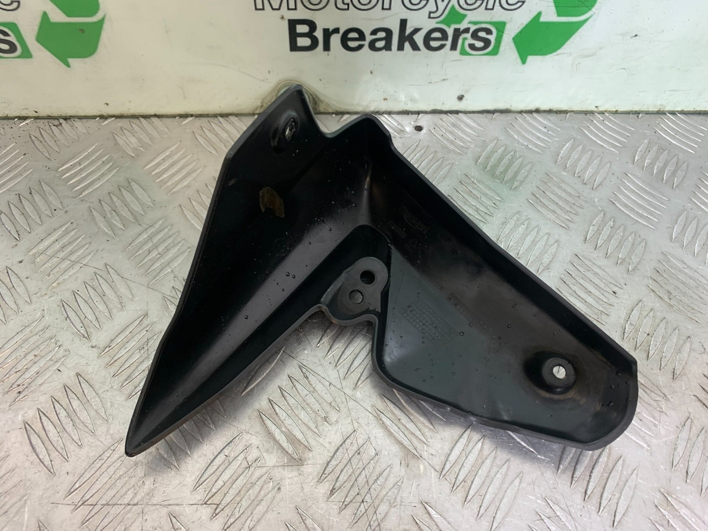 TRIUMPH SPEED TRIPLE R 1050 LEFT RADIATOR COVER 2009 (CMB1183)