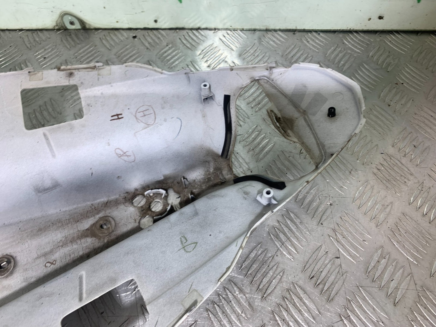YAMAHA YZF R1 14 B BIG BANG PETROL TANK COWL 2009-14 (CMB1175)