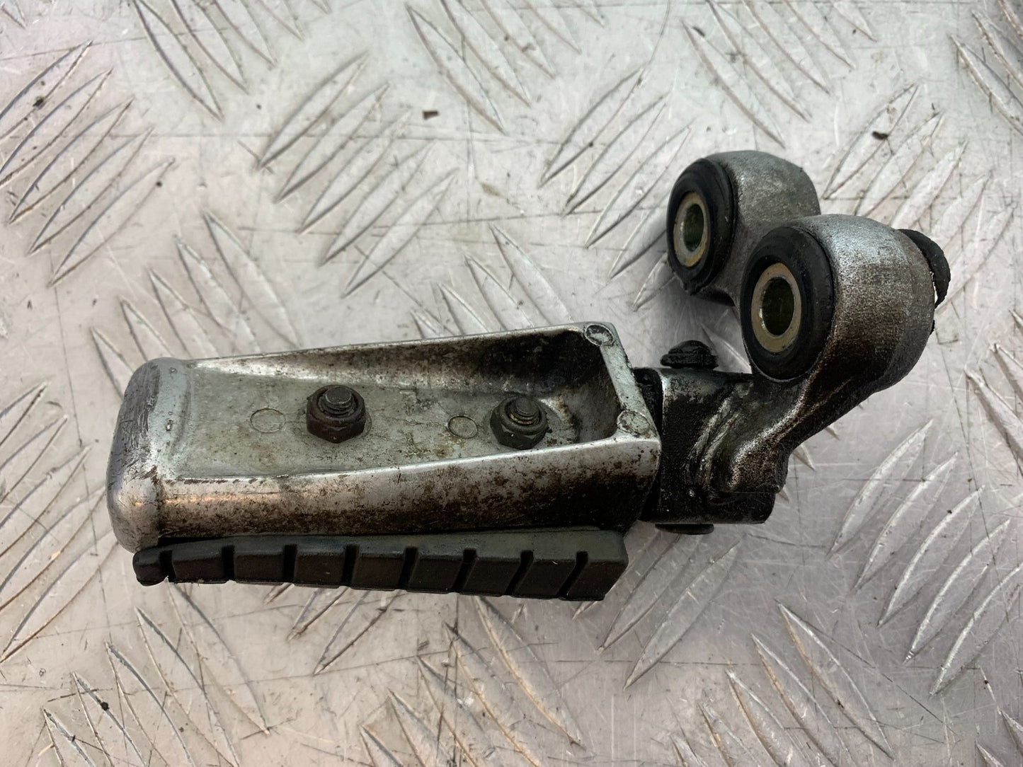 YAMAHA XV1100 XV 1100 VIRAGO FRONT LEFT FOOTPEG 1990-1999 (CMB1243)