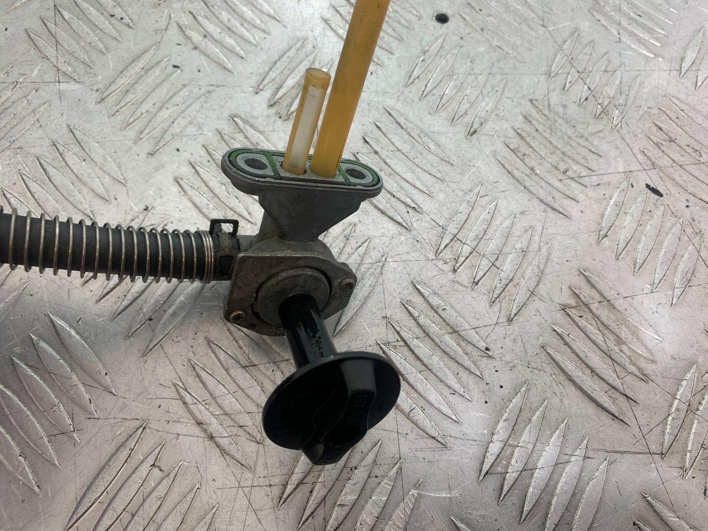 KAWASAKI ZX9R ZX9 E1 PETROL TAP AND KNOB YEAR 2000-01 (CMB1171)