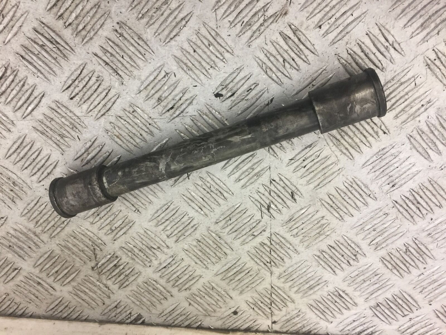 KAWASAKI ZZR1100 D FRONT WHEEL SPINDLE YEAR 1999 (STOCK 648)