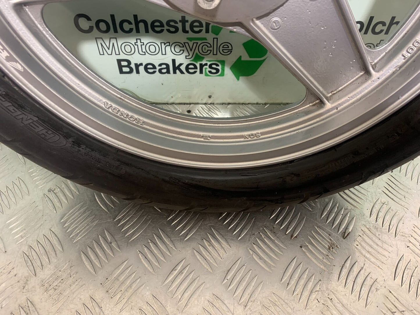 HONDA VFR400 VFR 400 NC21 REAR WHEEL YEAR 1986-87 (CMB1043)