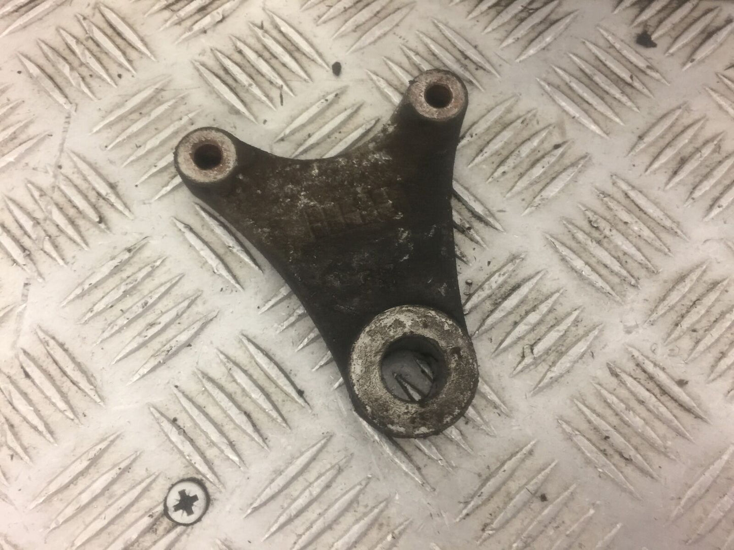 SUZUKI SV650 SV 650 REAR CALIPER BRACKET YEAR 1999 STOCK 417