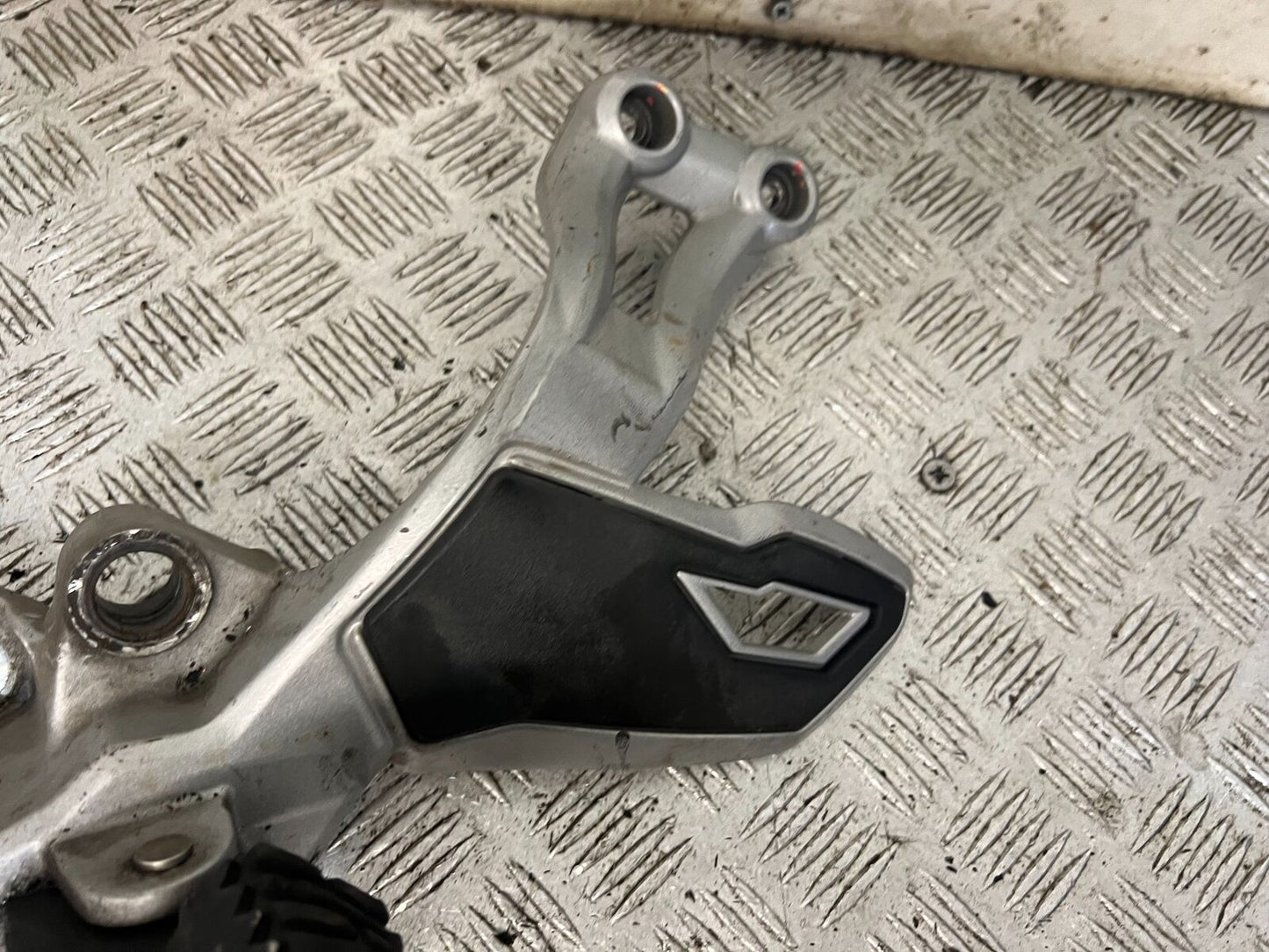 TRIUMPH TIGER 1200 EXPLORER FRONT LEFT HANGER YEAR 2012-2015 (STOCK 901)