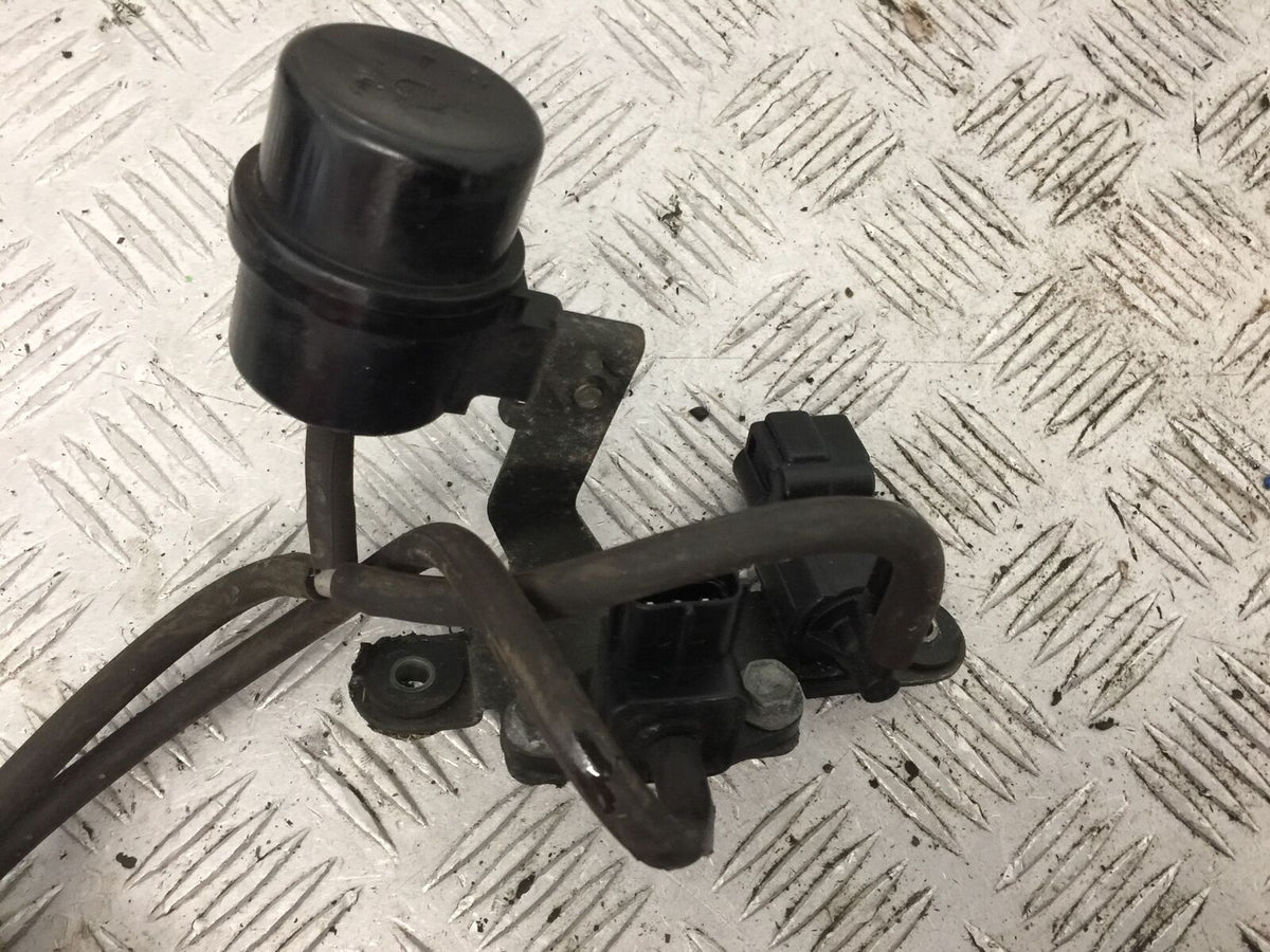 SUZUKI GSXR750 GSXR 750 SRAD RELAYS YEAR 1999 (STOCK 880)