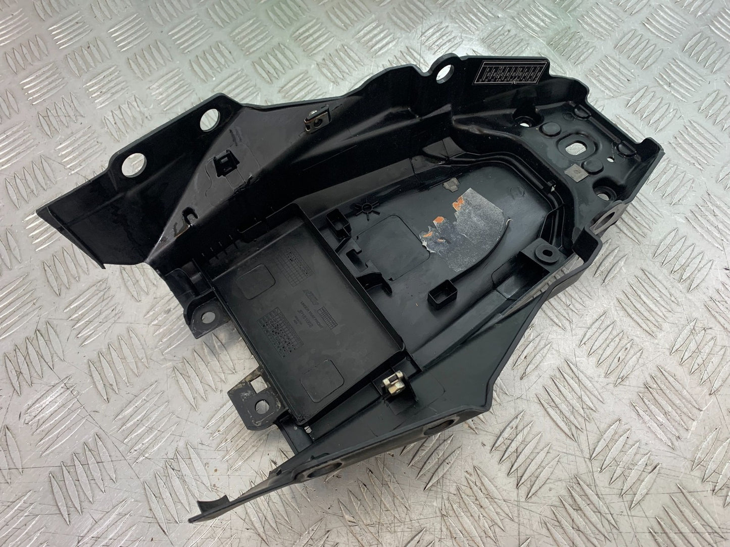 KTM DUKE 125 UNDERTRAY YEAR 2017-2022 (CMB1274)