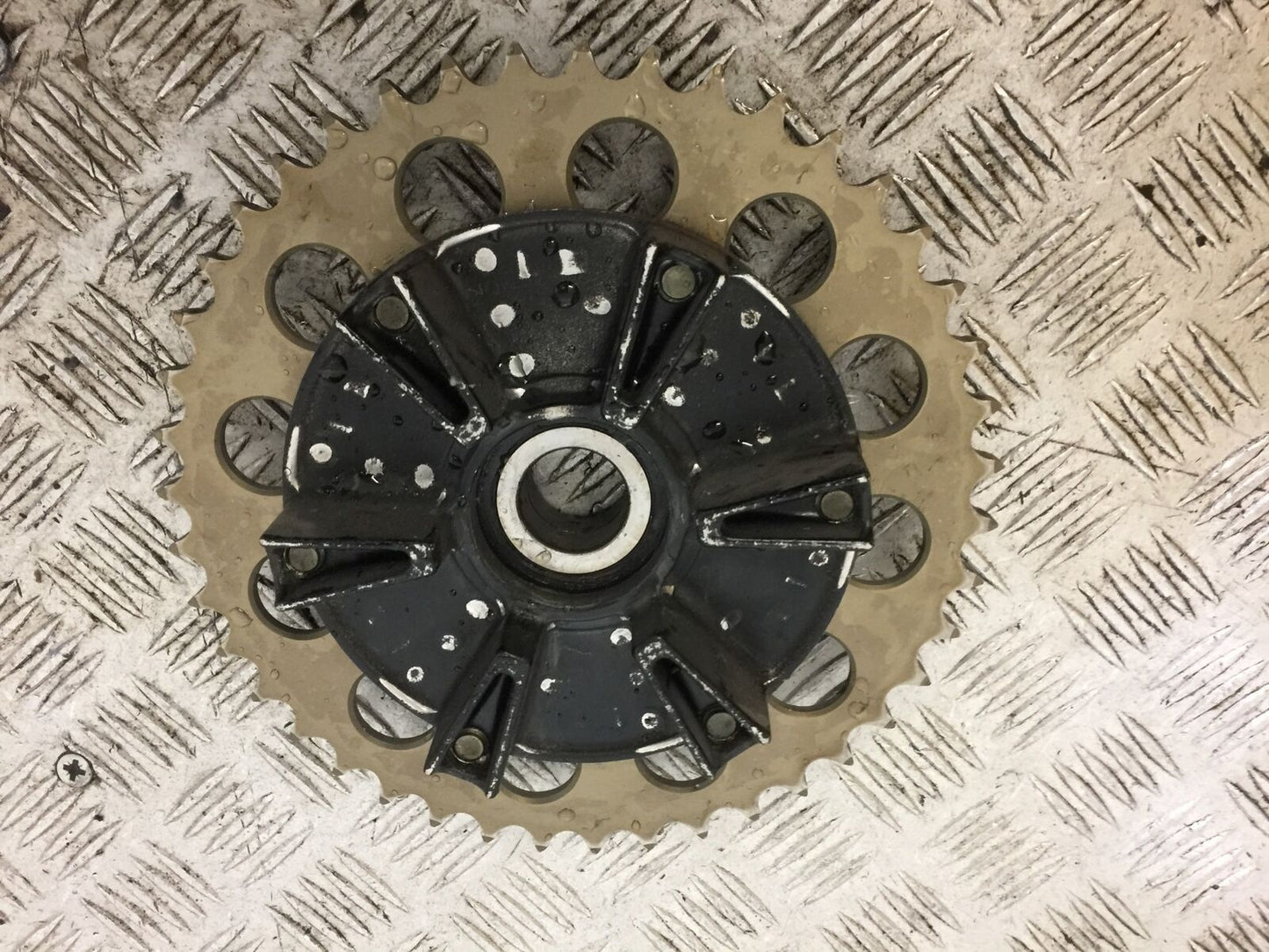 YAMAHA YZF R1 REAR SPROCKET CARRIER YEAR 1999