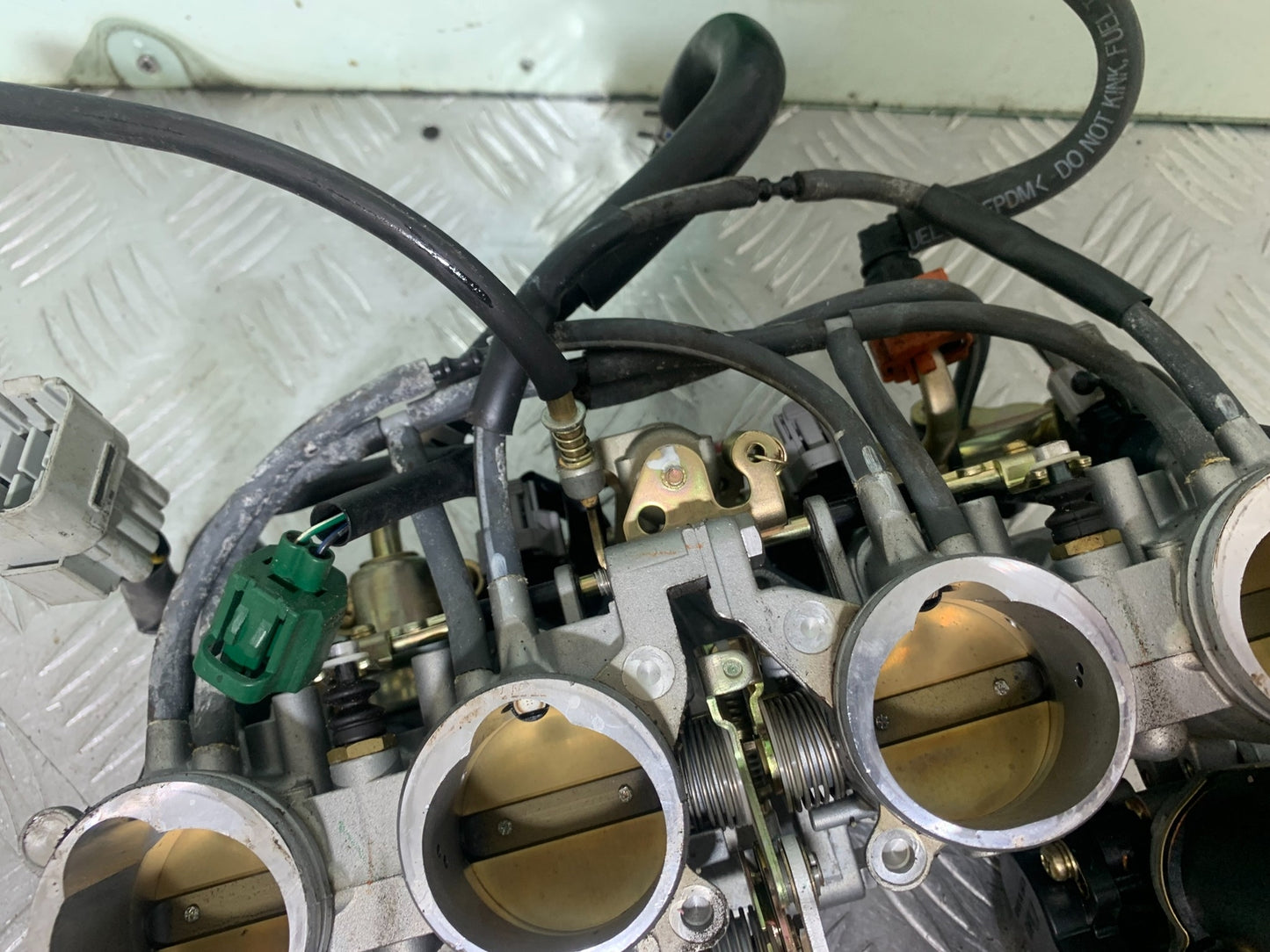 YAMAHA YZF R1 THROTTLE BODIES YEAR 2004-2006 (CMB1155)