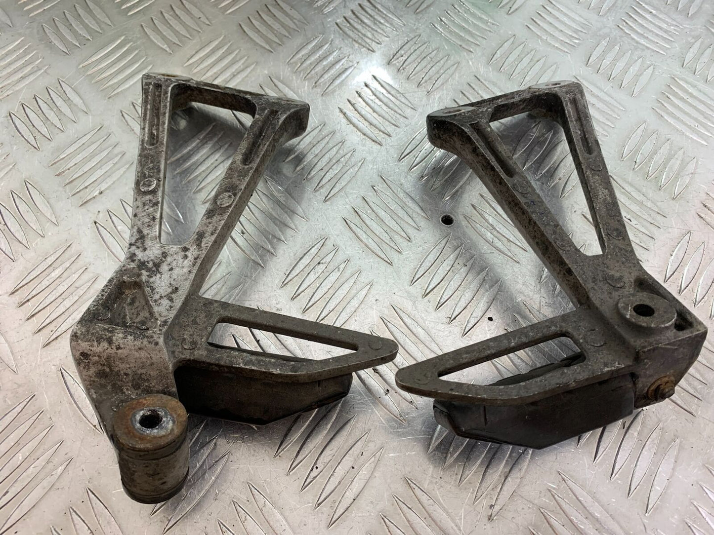 HONDA CBR500R CBR 500 R REAR HANGERS AND PEGS YEAR 2012-16 (CMB1048)