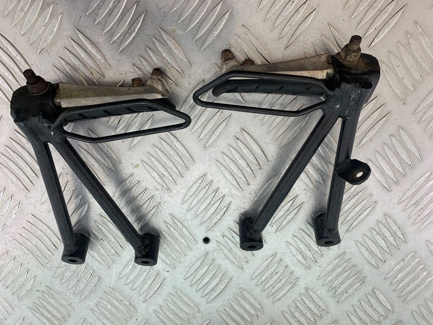 APRILIA 650 PAGASO STRADA REAR HANGER AND PEGS YEAR 2005-2010 (CMB1057)