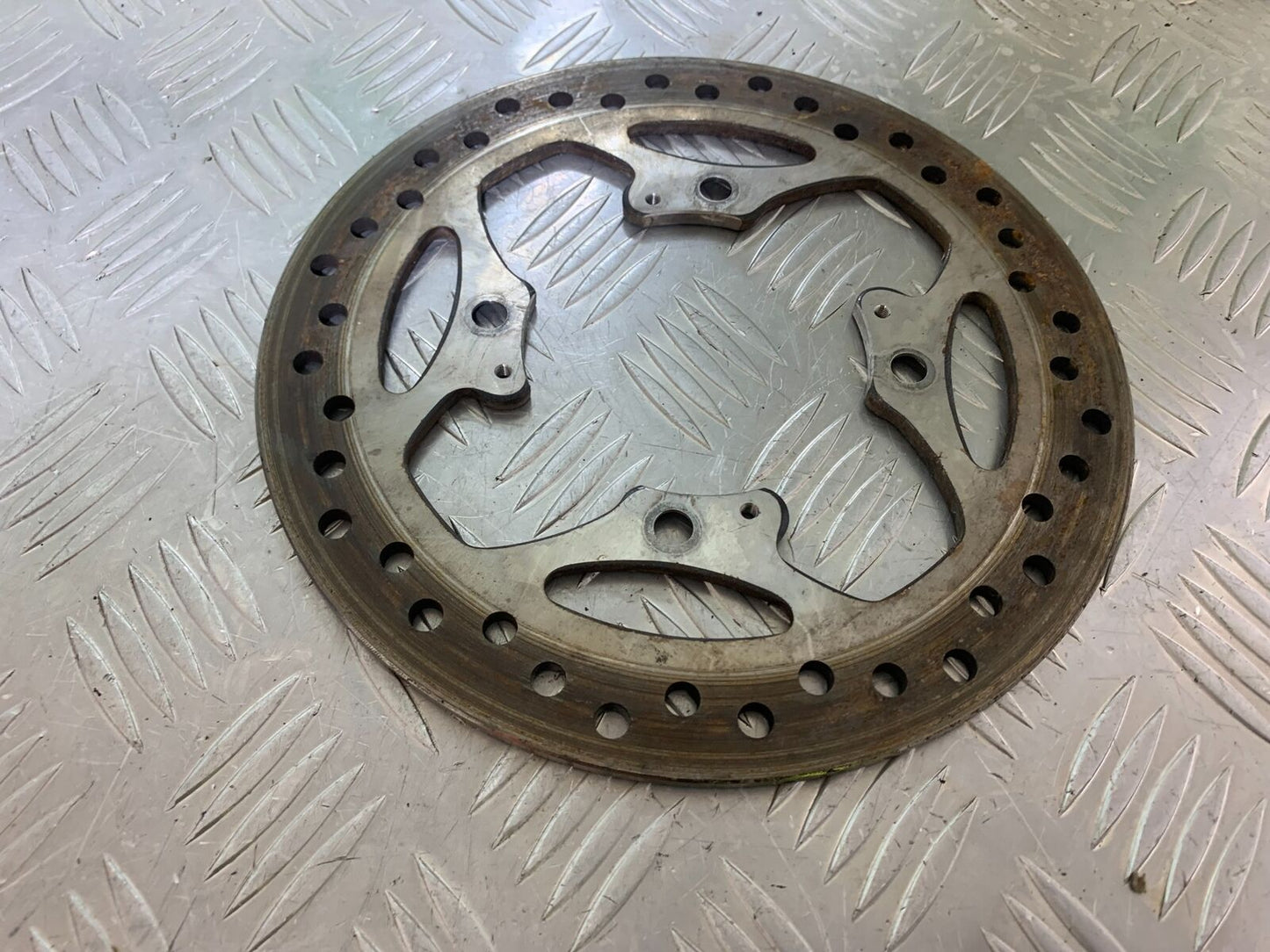 TRIUMPH BONNEVILLE T100 REAR BRAKE DISC YEAR 2017-2021 (CMB1084)