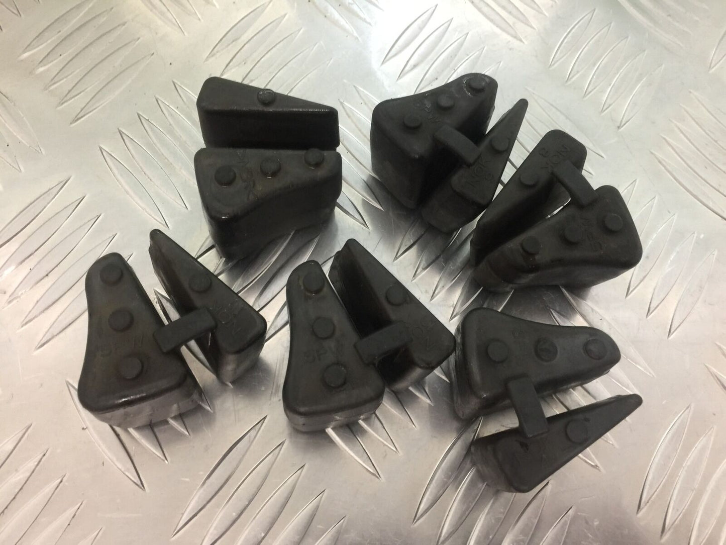 YAMAHA YZF R1 5PW CUSH DRIVE RUBBERS YEAR 2002-2003 (STOCK 929)