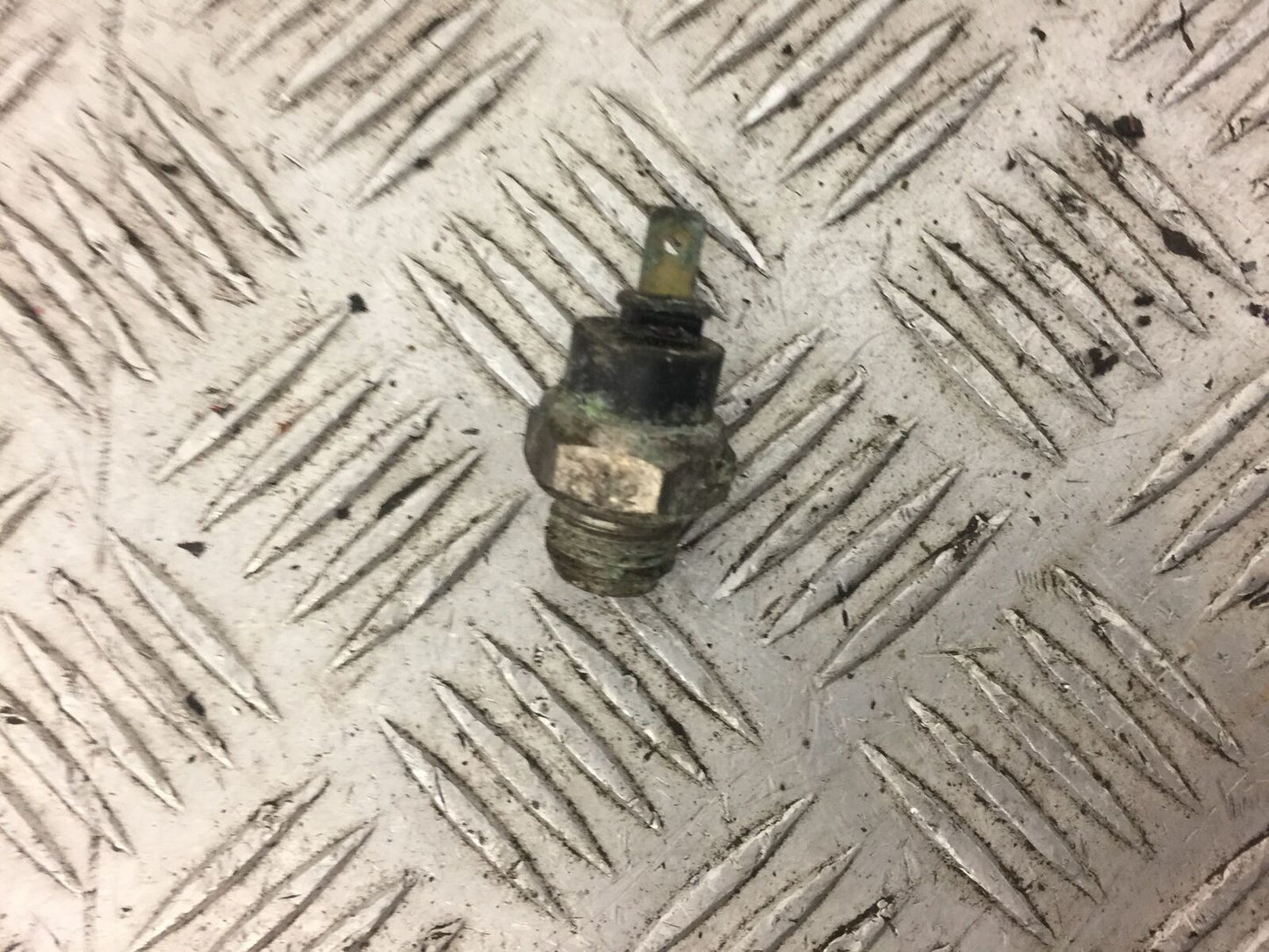 HONDA CBR1100 CBR 1100 BLACKBIRD FAN SWITCH YEAR 1999 (STOCK 519)