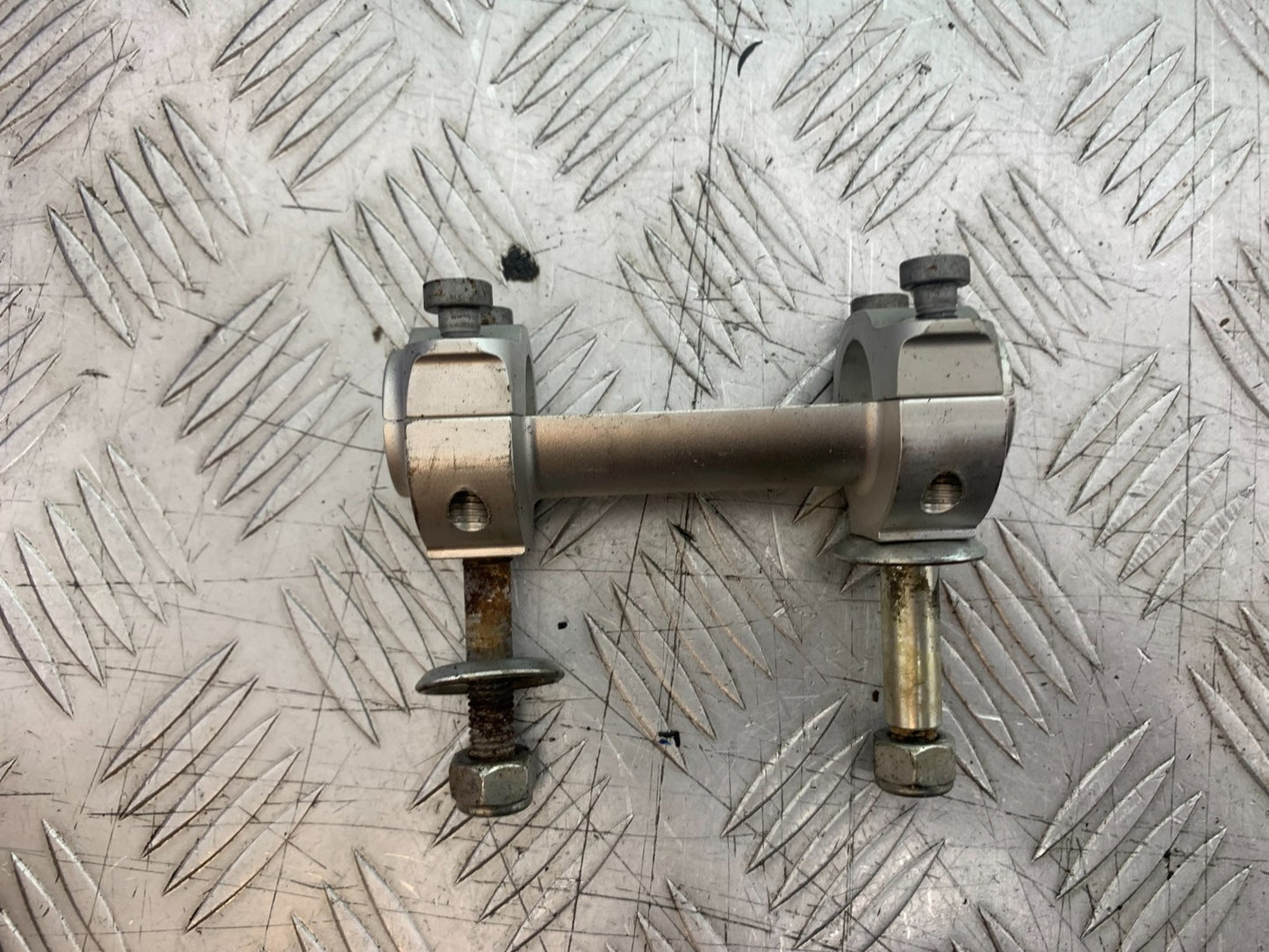 KTM 990 SUPER DUKE HANDLEBAR RISERS YEAR 2007-2011 (CMB1207)